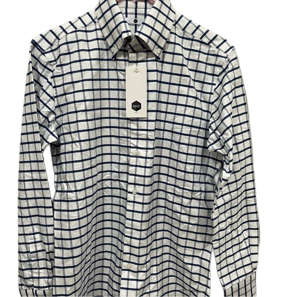 New Daiz Size Large Men's Autumn and Winter shirts  White & Blue